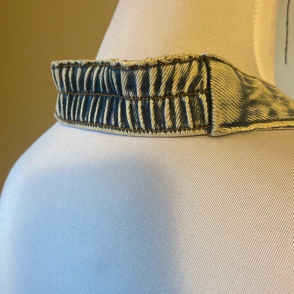 Showpo. (4) NWT light blue wash denim belted halter mini dress zip entry sexy - Picture 7 of 10